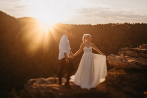 After Wedding Shooting auf dem Felsen